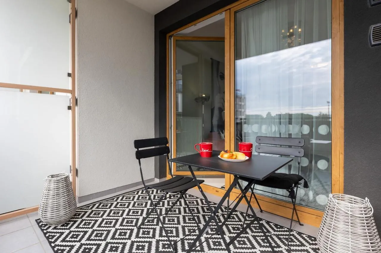Stylish Apartment Przedpole With Balcony & Parking By Noclegi Renters 바르샤바