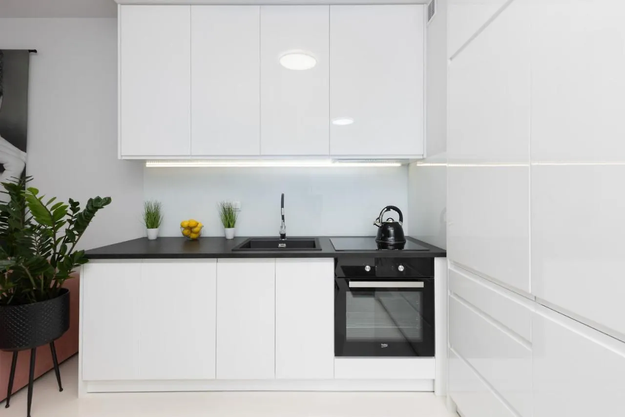 Stylish Apartment Przedpole With Balcony & Parking By Noclegi Renters 바르샤바